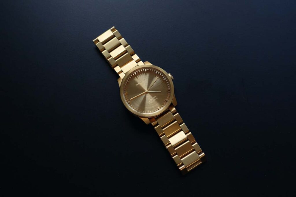 金の腕時計